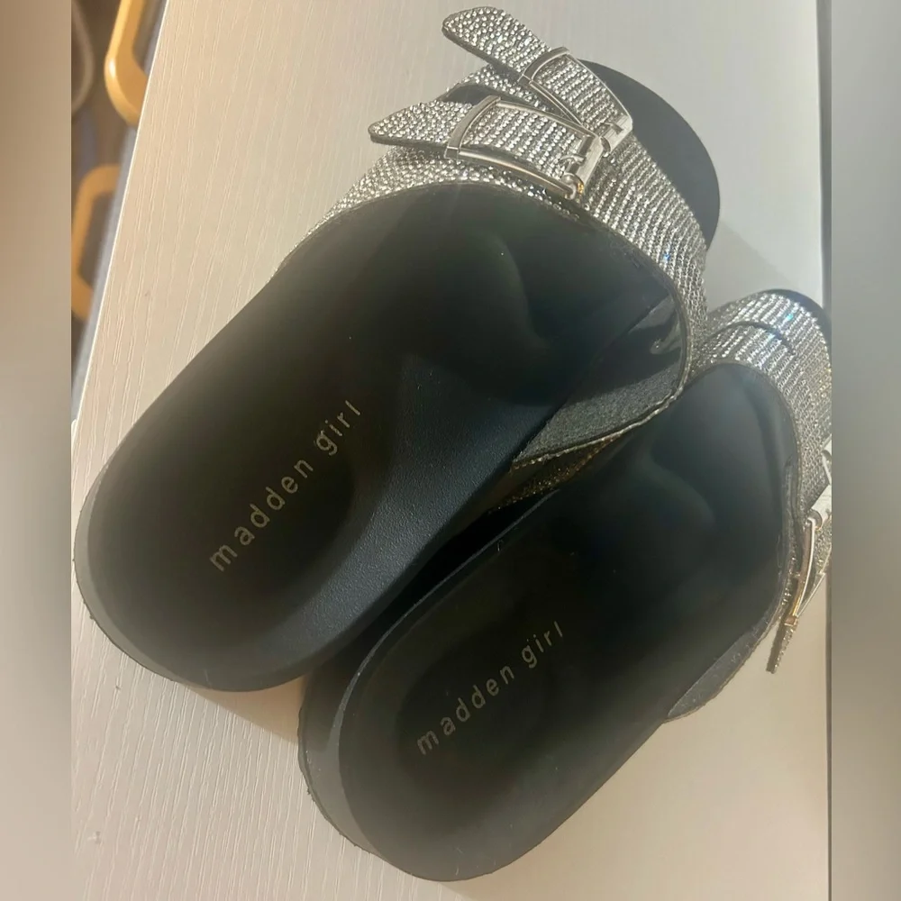 NWOTs! Madden Girl Silver Rhinestone Sandals Sz 9 - Picture 2 of 6